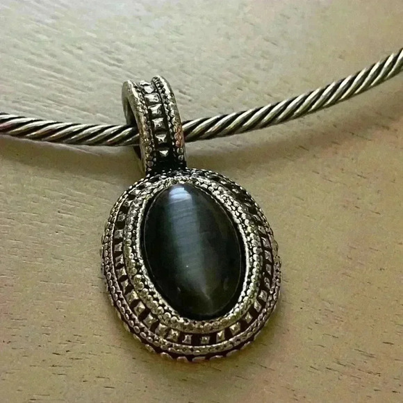 vintage  earrings and necklace - Picture 4 of 9